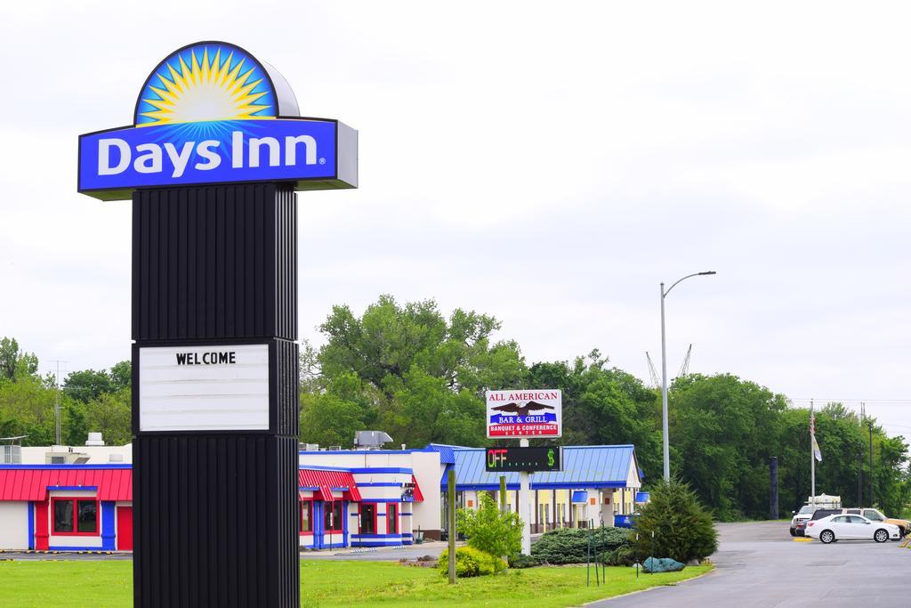 Days Inn By Wyndham Rock Falls Экстерьер фото